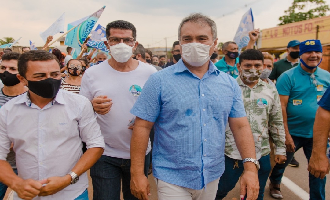 Durante caminhada na Baixada da Sobral, Minoru Kinpara destaca que falta gestão e planejamento na cidade de Rio Branco